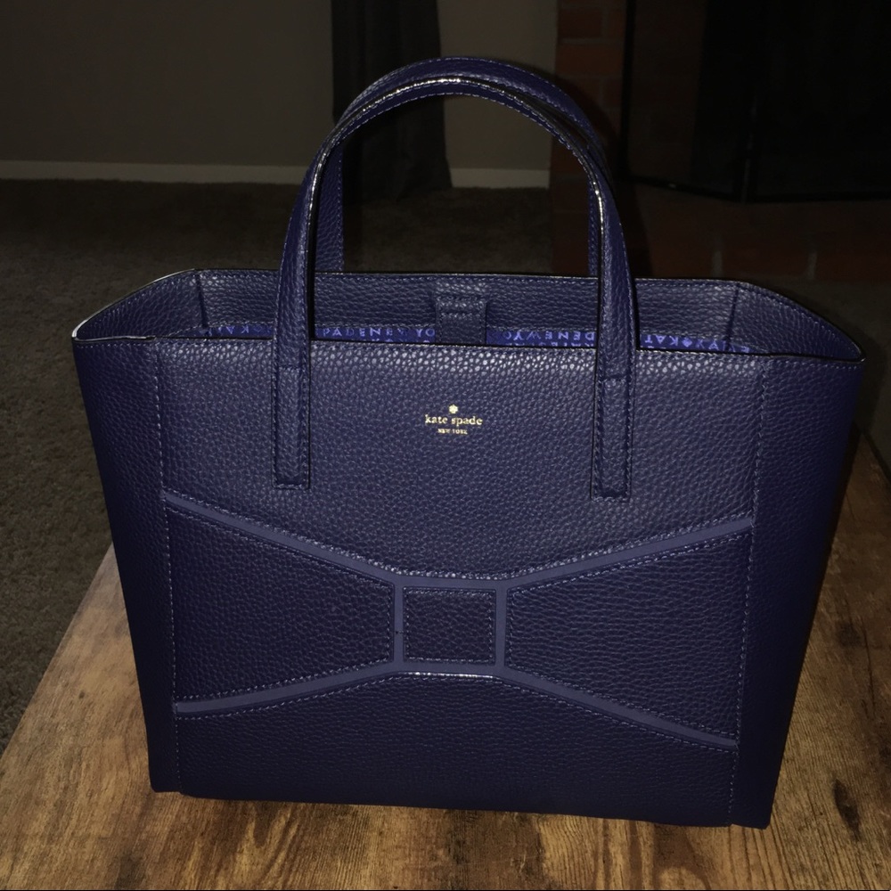 Kate Spade bucket bag ♠️